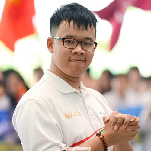 Nam sinh trường Ams Đoàn Lê Anh Đức tiết lộ món đồ may mắn mang đến Chung kết Olympia 26
