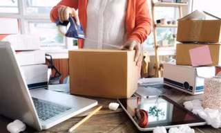 Mỗi ngày thêm hàng trăm shop online, người bán cần lưu ý gì về thuế?