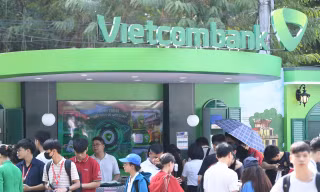 Vietcombank mang 'phố không tiền mặt' tới Sóng Festival 2026