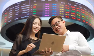 1,4 tỷ USD đổ vào thị trường, chứng khoán vẫn rớt khỏi đỉnh lịch sử