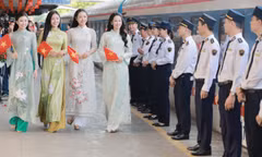 Sàn catwalk đặc biệt của 53 nhan sắc Hoa hậu Việt Nam giữa Ga Hà Nội 