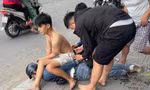 [CLIP] Người dân truy đuổi, tóm gọn tên cướp tiệm vàng ở TPHCM