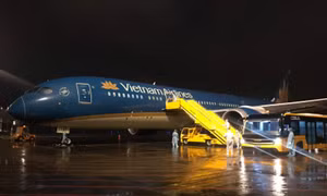 Máy bay đến/đi từ Tân Sơn Nhất không thể cất - hạ cánh vì 3 con diều