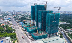 Hàng chục dự án căn hộ đua nhau 'mọc' lên dọc đoạn Quốc lộ