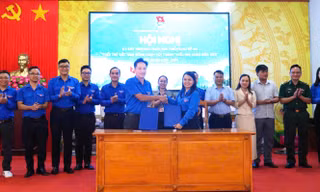 Tỉnh Đoàn Phú Thọ hỗ trợ nguồn lực 300 triệu đồng cho 7 xã biên giới Quảng Trị