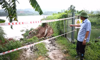 Mưa lớn gây sạt lở, nứt nhà tại Phú Thọ