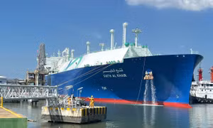 Tàu chở 63.000 tấn LNG rời 'chảo lửa' Trung Đông về tới TPHCM