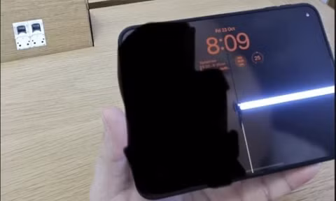 Chuyện gì xảy ra với iPhone Duo sau 20 lần gập và sử dụng ​​trong vòng 6 giờ?