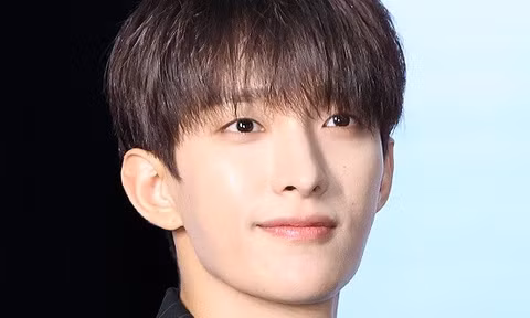 Thành viên thứ sáu của SEVENTEEN lên đường nhập ngũ