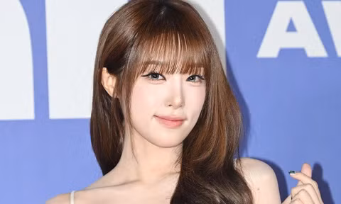 YENA (IZ*ONE) tiết lộ 'cú sốc' về Lee Joon