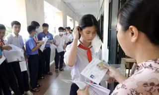 Hàng loạt tỉnh thành tuyển sinh vào 10 bằng môn Ngoại ngữ, Khoa học Tự nhiên tiếp tục bị “lép vế”?