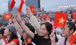 Trang phục yêu nước phủ đỏ concert Sao nhập ngũ 