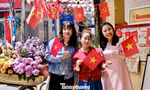 Giới trẻ nô nức check-in phố núi cờ hoa rực rỡ ngày Quốc khánh 2/9