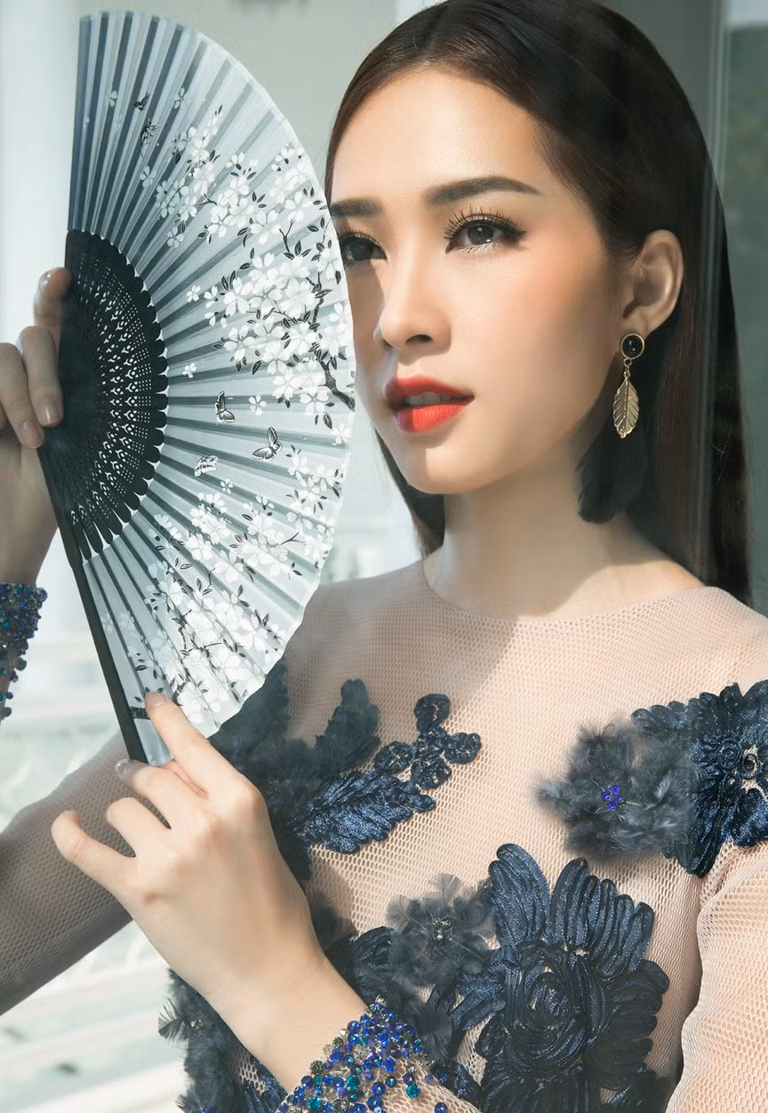 Những “thần tiên tỷ tỷ” của V-Biz: Nhan sắc có thừa, thần thái cuốn hút khó ai sánh kịp ảnh 12
