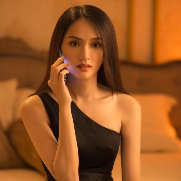 Hương Giang livestream để “mukbang”, fan “lầy lội” chỉ hỏi về 7 hằng đẳng thức đáng nhớ ảnh 5