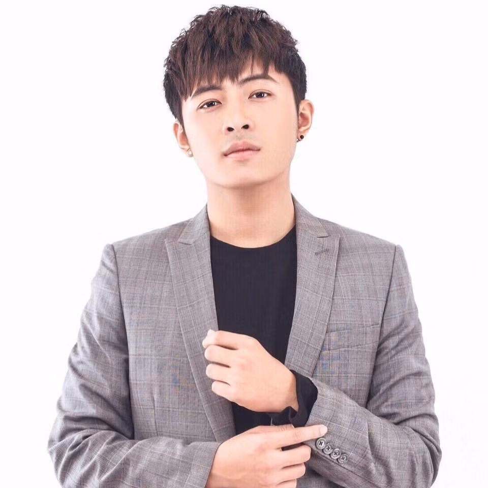 Gin Tuấn Kiệt hoang mang khi fan yêu cầu “đi đường quyền” trong lúc livestream ảnh 2
