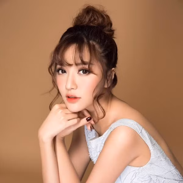 Sao Việt 24H: Ngô Thanh Vân hứa hẹn công phá Netflix, Bích Phương thông báo comeback ảnh 6