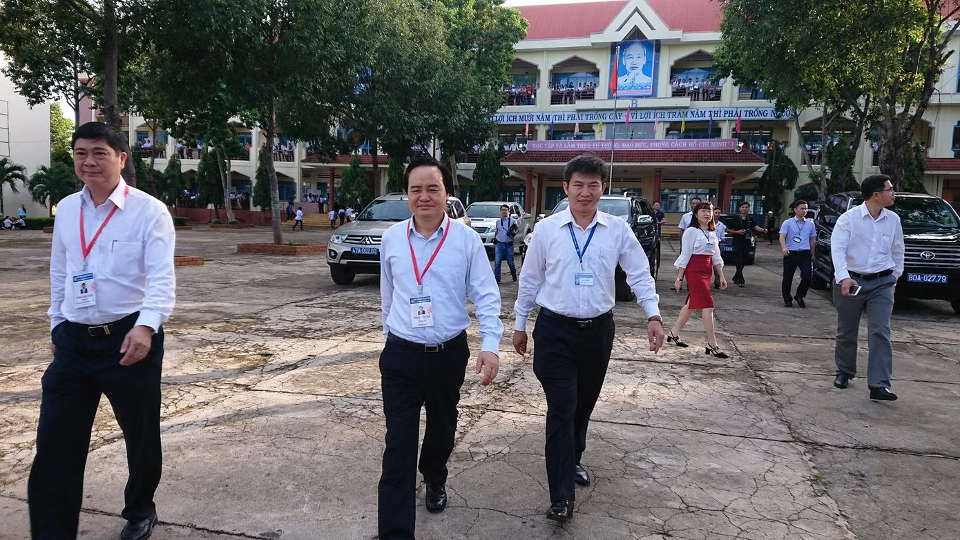 Bộ trưởng Phùng Xuân Nhạ chỉ đạo công tác coi thi ở Đắk Lắk ảnh 1