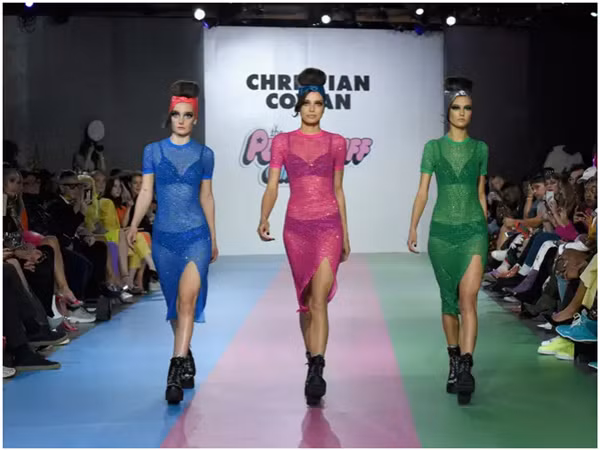 Một thành viên nhà Kardashian bị tố đăng bán chiếc váy mà nhà thiết kế cho mượn ảnh 3