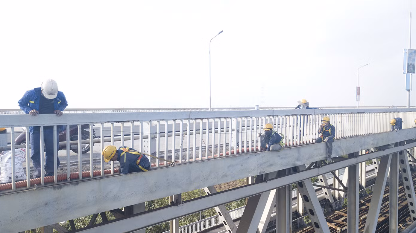 Mặt cầu Thăng Long đang được sửa ra sao? ảnh 8
