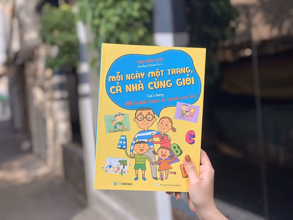 Cuốn nhật ký song ngữ Anh Việt giúp các độc giả nhí khơi dậy tiềm năng ngoại ngữ ảnh 2