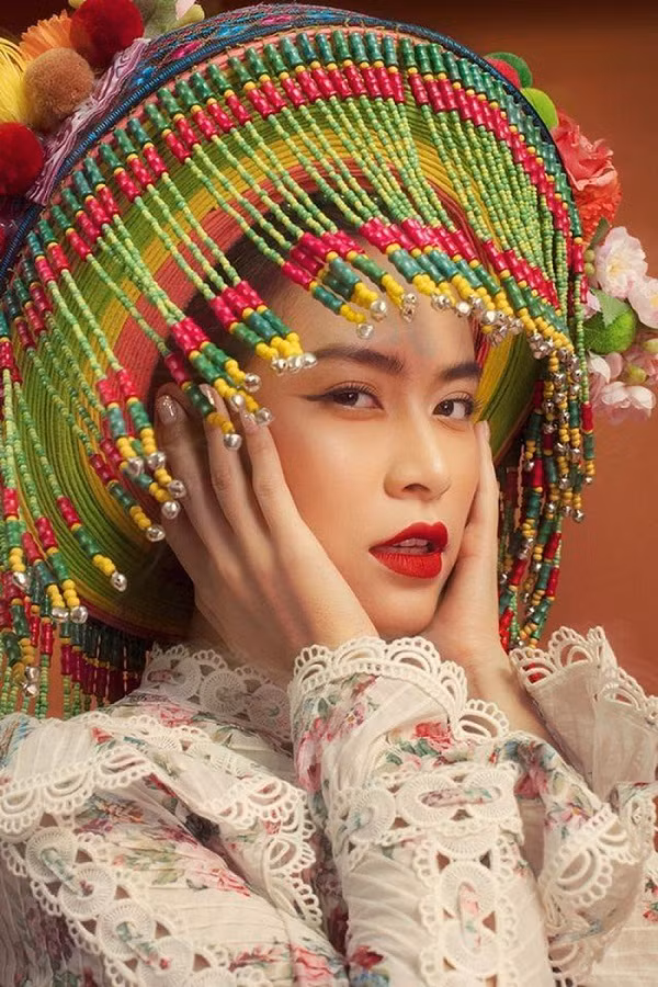 Trong thế giới fangirl: Hoàng Thùy Linh - Từ vàng anh gãy cánh hóa phượng hoàng tung bay ảnh 1