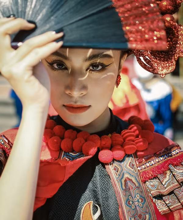 Trong thế giới fangirl: Hoàng Thùy Linh - Từ vàng anh gãy cánh hóa phượng hoàng tung bay ảnh 2
