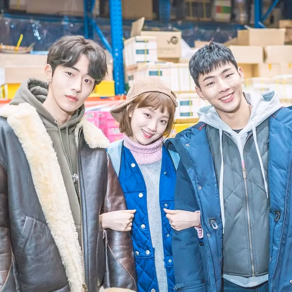 Miệt mài chục năm vai phụ, vừa lên đời vai chính Ji Soo đã tự chôn vùi sự nghiệp vì “phốt“ ảnh 5