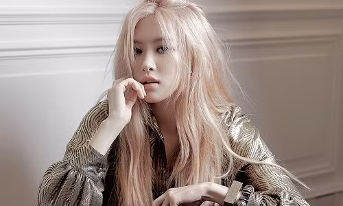 Diện váy Moschino xinh như công chúa nhưng Rosé BLACKPINK chỉ dùng mỹ phẩm bình dân ảnh 6