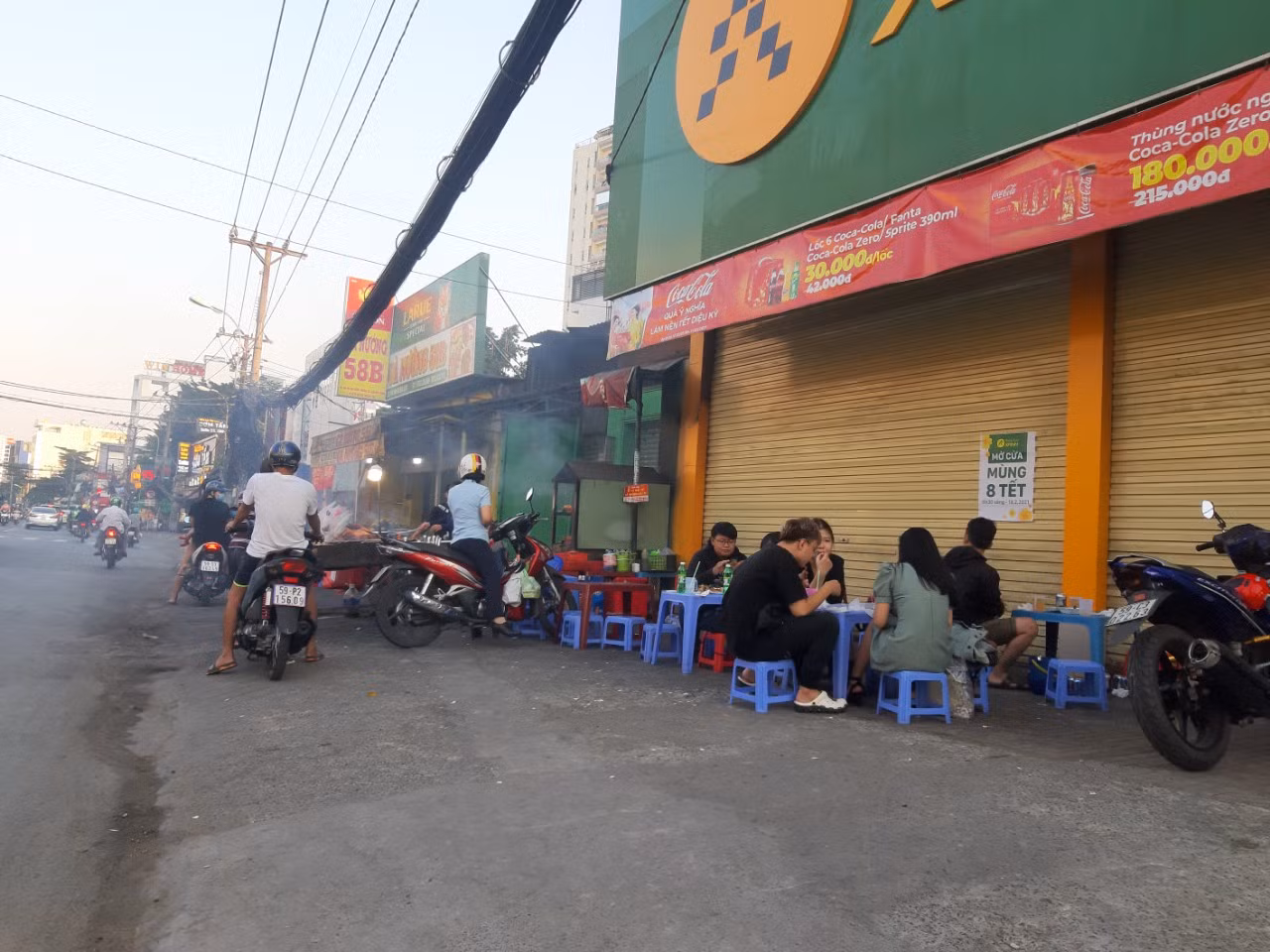 TP. HCM: Hàng quán bắt đầu nhộn nhịp trở lại ảnh 20