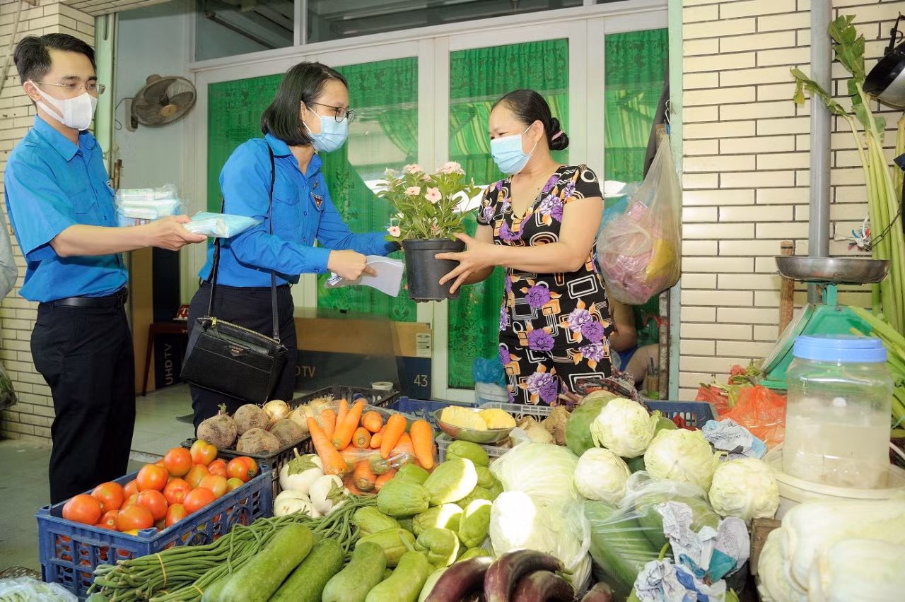 Thành Đoàn TP. HCM ra quân các hoạt động hưởng ứng Tháng Thanh niên ảnh 2