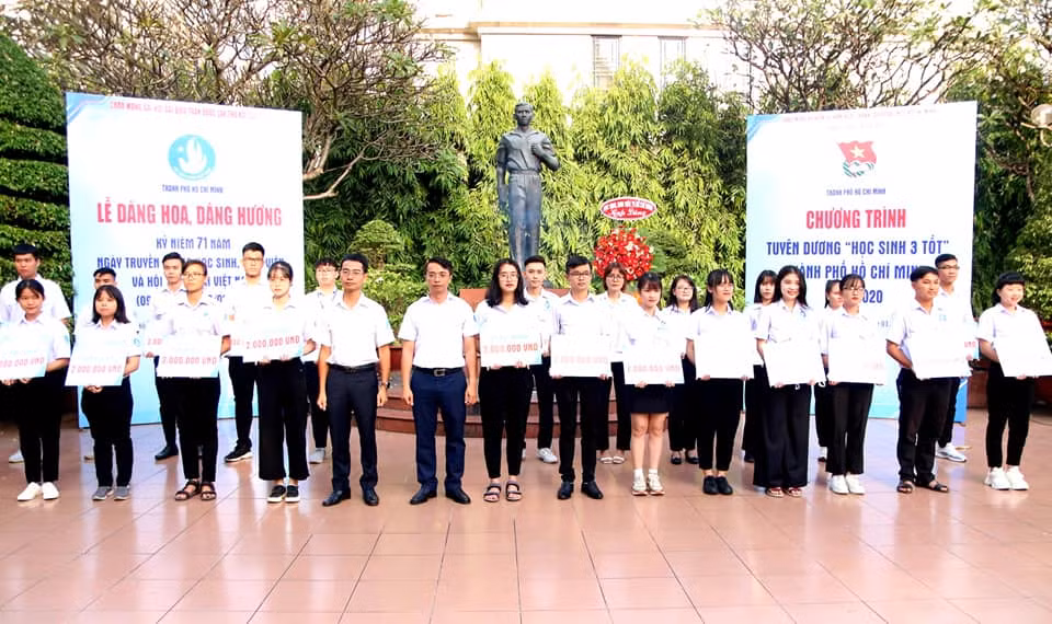 Hội Sinh viên TP. HCM trao học bổng cho cán bộ Hội tiêu biểu ảnh 2
