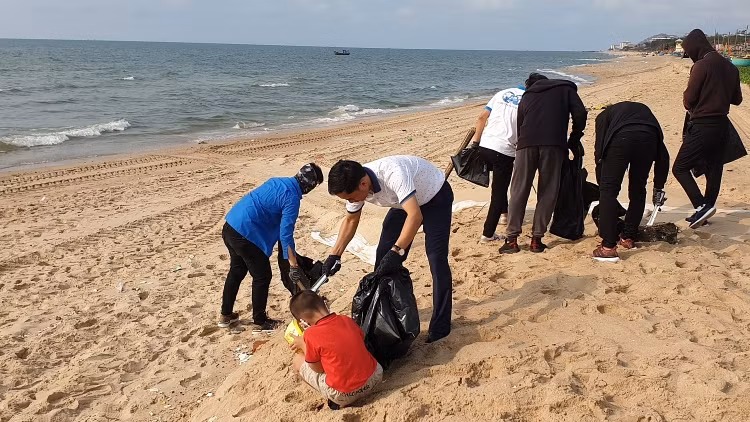 “Ngày Chủ Nhật Xanh” để làm sạch biển ảnh 6