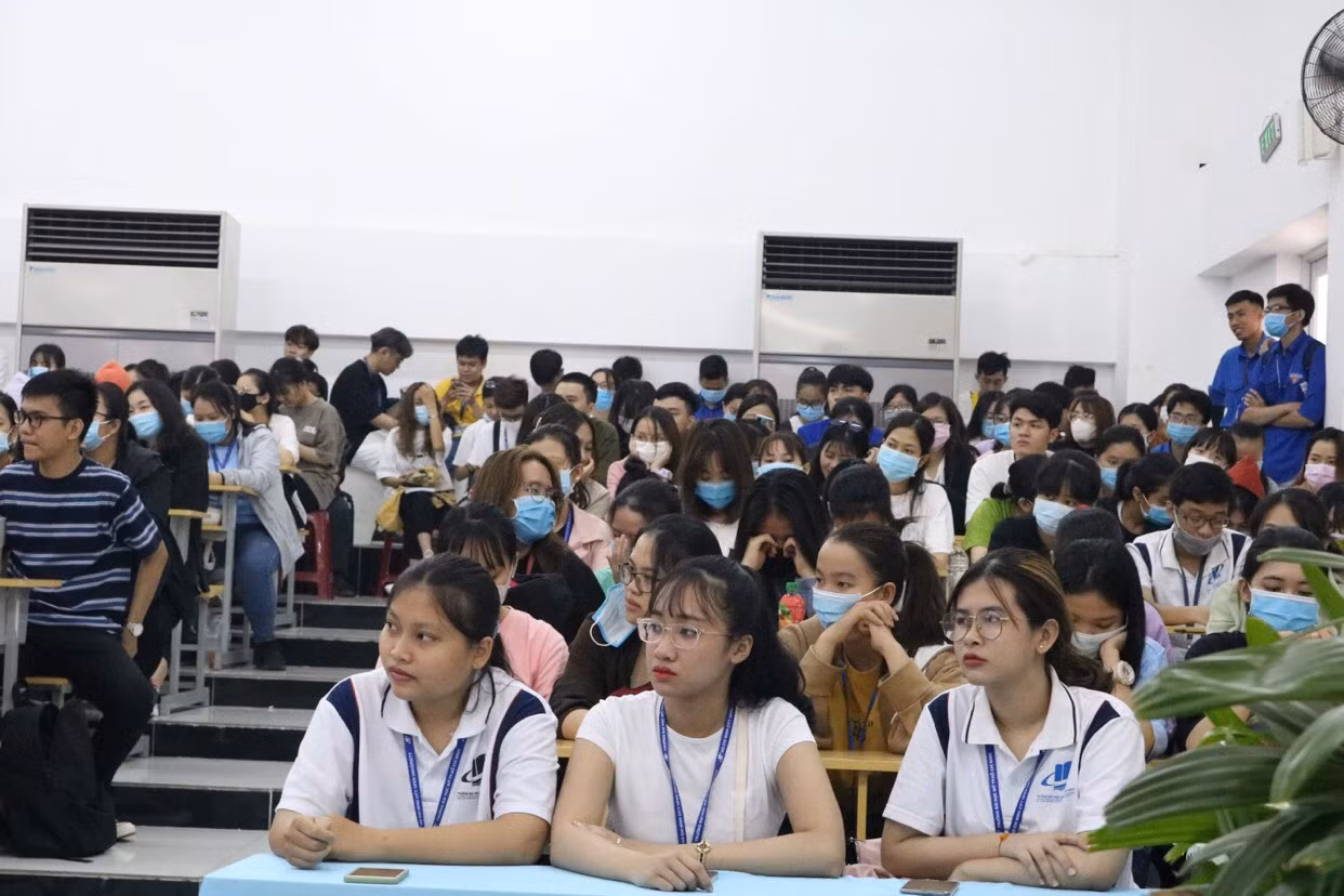 Chàng sinh viên Thủy Lợi mồ côi cha mẹ tự tin vào đời ảnh 15