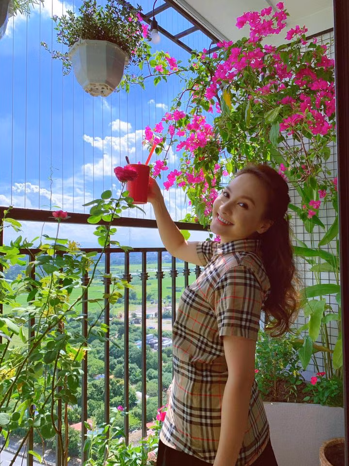 'Hốt hoảng' trước gương mặt khác lạ khó tin của siêu mẫu Ngọc Quyên, thực hư ra sao? ảnh 11