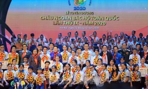 Tween tài năng xuất hiện trong phần giao lưu ở Lễ tuyên dương Cháu ngoan Bác Hồ lần thứ IX ảnh 5
