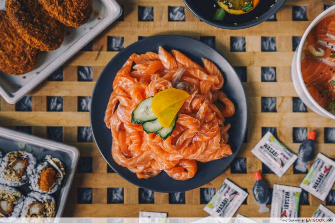 Món ngon dành cho “fan cuồng” sashimi: Thưởng thức cá hồi như cách ăn một bát mì sợi! ảnh 2