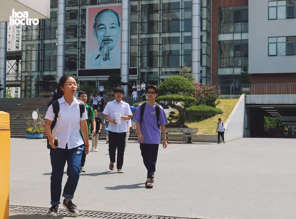 Toàn cảnh kỳ thi tuyển sinh lớp 10 của teen Hà Nội: “Cuộc chiến” dễ thở nhưng vẫn đáng lo ảnh 2