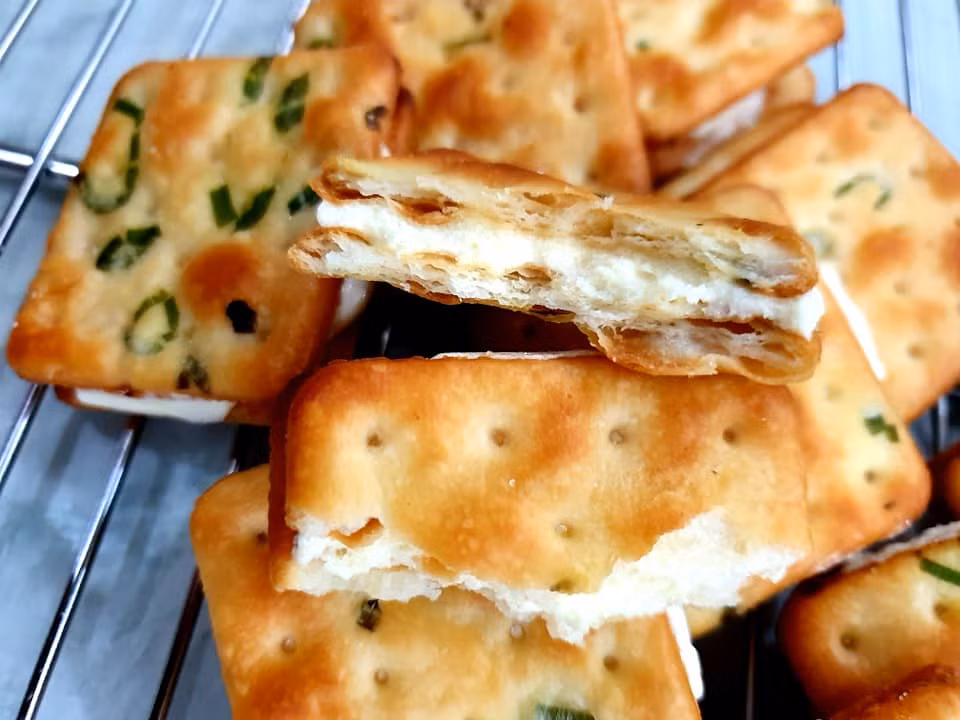 Món ngon ngày Tết: Những viên kẹo Nougat lạ miệng với bánh quy, dừa non và mứt quả khô ảnh 2