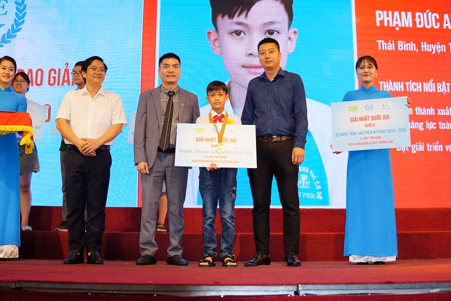 Lễ trao giải cuộc thi IOE lần thứ 10: Hàng trăm học sinh tài năng háo hức nhận phần thưởng ảnh 2