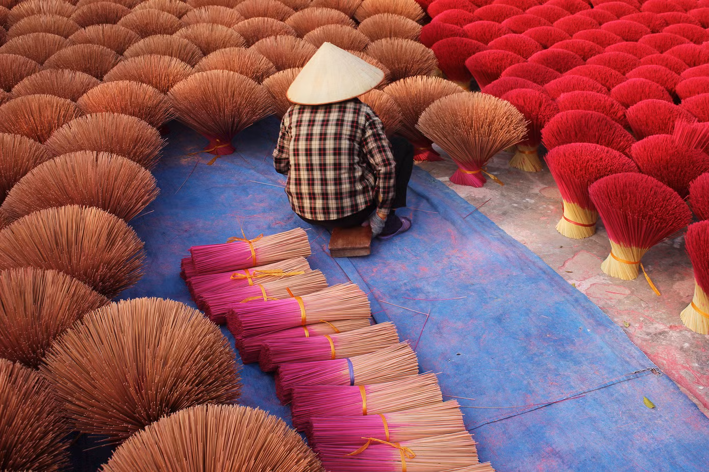 Nhịp sống hối hả dịp cận Tết ở làng nghề làm tăm hương cổ ở Hà Nội ảnh 14