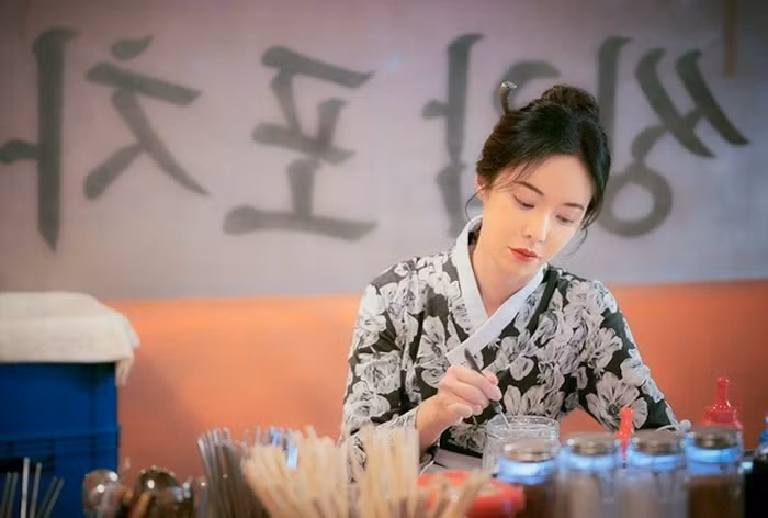 Mô típ giống ‘Khách sạn ánh trăng’, ‘Quán nhậu di động bí ẩn’ vẫn leo Top Netflix ảnh 1