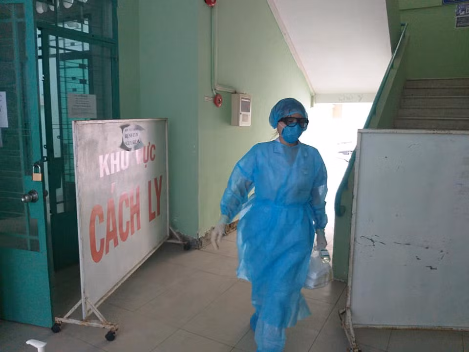 Nữ lễ tân khách sạn nhiễm virus corona mới sẽ được xuất viện trong chiều nay ảnh 1