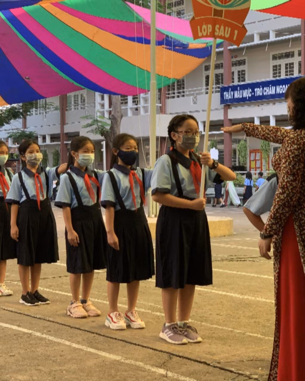 Teen TP.HCM nô nức đi dự lễ khai giảng, lưu lại hình ảnh mùa tựu trường khó quên ảnh 2