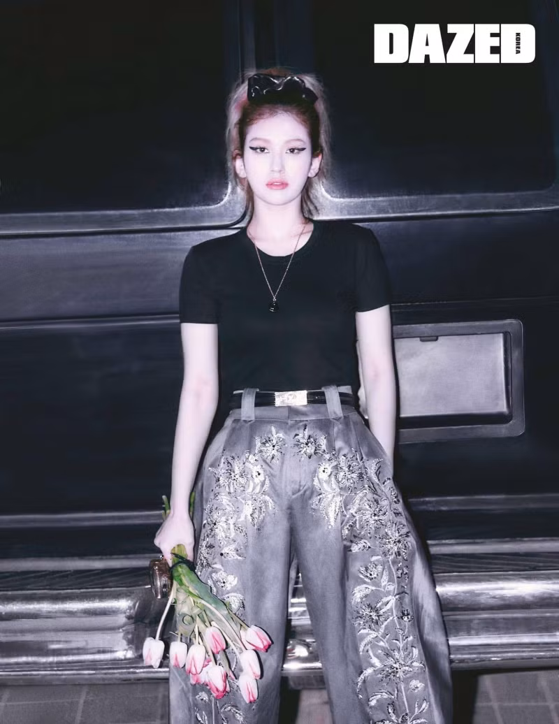 Nayeon TWICE & Jeon Somi mặc đồ LV lên tạp chí lớn, ai có khí chất đại sứ thương hiệu hơn? ảnh 3