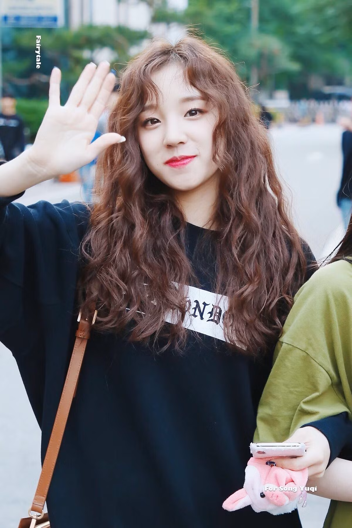 Hoá ra idol hợp với tóc xoăn dài nhất K-Pop không phải là Jisoo (BLACKPINK) hay Irene (Red Velvet) ảnh 6