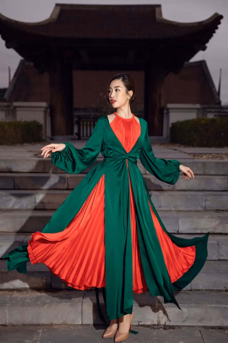 Mỹ nhân showbiz Việt “mê mệt” áo tứ thân cách điệu, thi nhau làm tóc kiểu mỹ nữ cổ trang ảnh 7