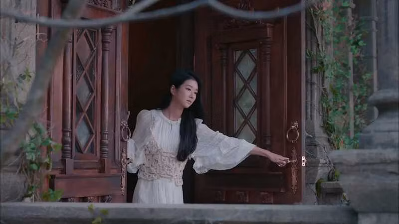 8 bộ trang phục trong “Điên Thì Có Sao” giúp Seo Ye Ji trở thành biểu tượng thời trang mới ảnh 19