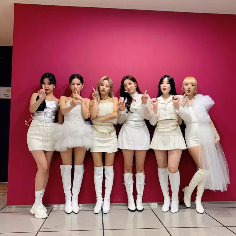 Đỉnh như Yuqi (G)I-DLE: Mặc chiếc váy giống Jisoo BLACKPINK mà nhìn mãi mới nhận ra ảnh 1