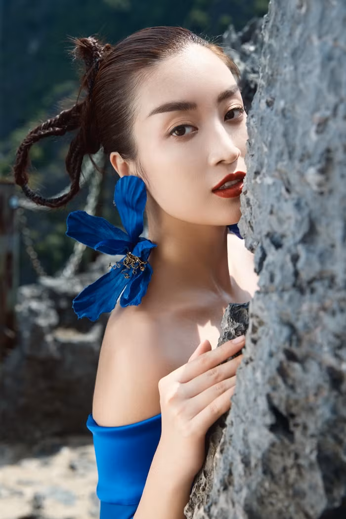 Hoa hậu Đỗ Mỹ Linh leo 500 bậc thang của Hang Múa để có bộ ảnh thời trang đẹp đắm say ảnh 6